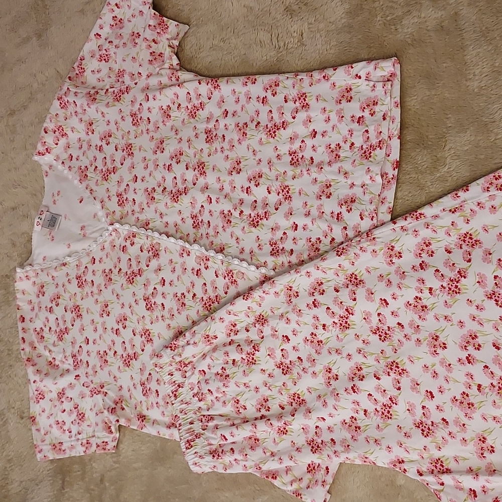2 HEARTS Pink and White NWOT PJ Set super soft!